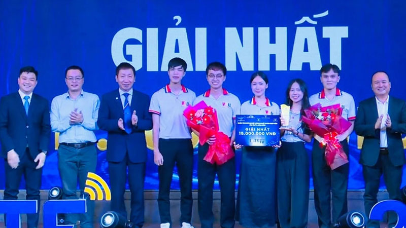 Sinh viên khởi nghiệp dùng AI để… bán trà, dạy lịch sử, ngăn lừa đảo online