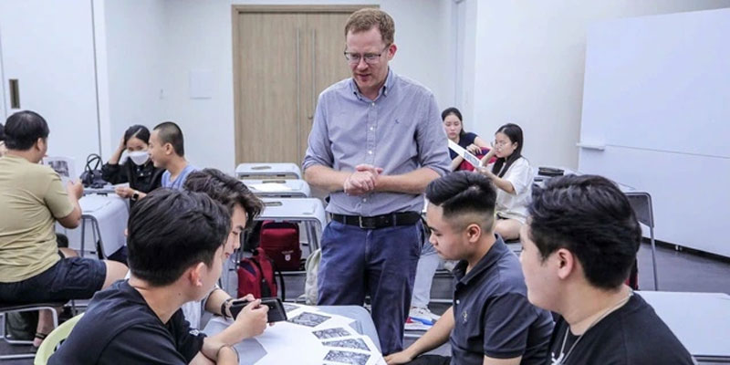 Trường ĐH trải thảm để thu hút chuyên gia