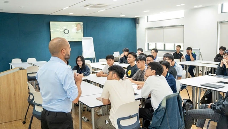 Trường ĐH trải thảm để thu hút chuyên gia