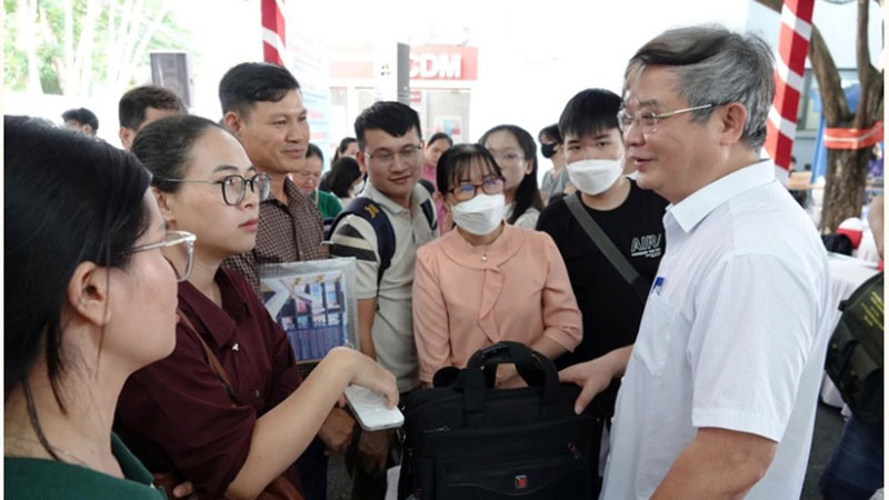 Chần chừ công bố phương thức tuyển sinh 2026, khó khăn nếu bỏ xét học bạ?