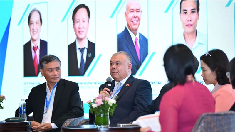 Đại học Y Dược TP.HCM phát triển chương trình đào tạo sau đại học về vắc xin