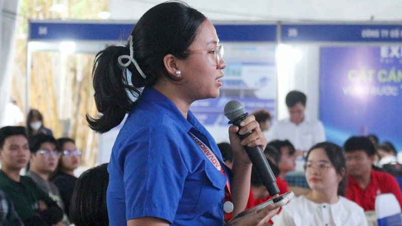 Học nghề luật phải biết hít không khí sống qua ngày?