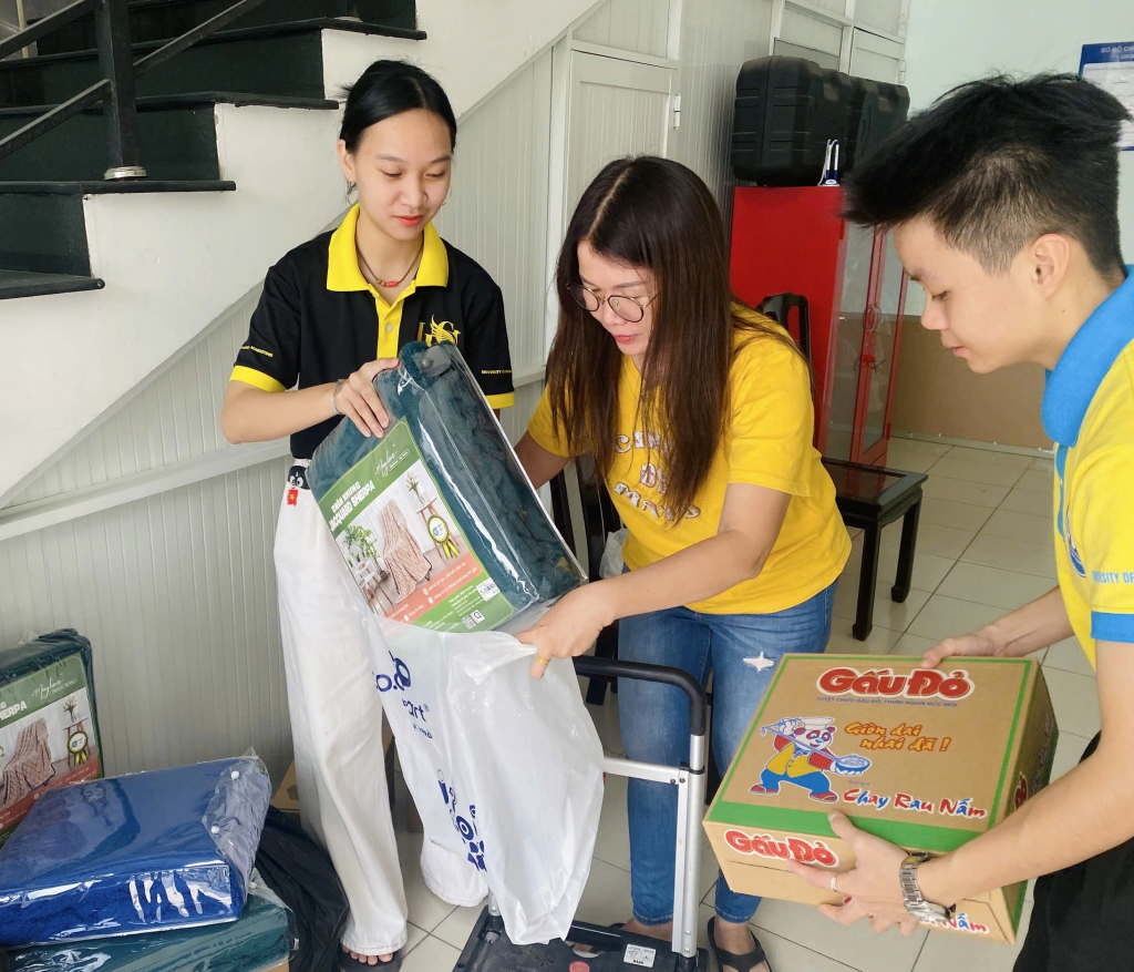 Giảm học phí sinh viên và nhiều hoạt động hướng về đồng bào vùng bão lũ