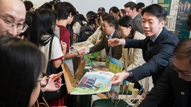 Du học sinh không chọn Mỹ, Canada mà đổ về châu Âu, châu Á, vì sao?