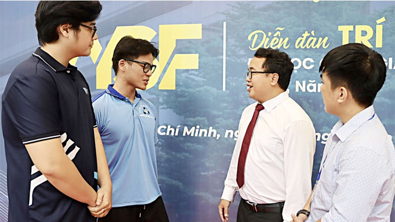 ĐH Quốc gia TP.HCM kết nối trí thức trẻ với doanh nghiệp cựu sinh viên