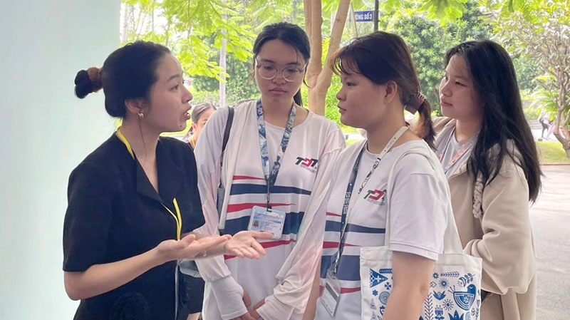 Bằng giỏi, GPA cao vẫn thất nghiệp, sinh viên đang thua ở đâu?