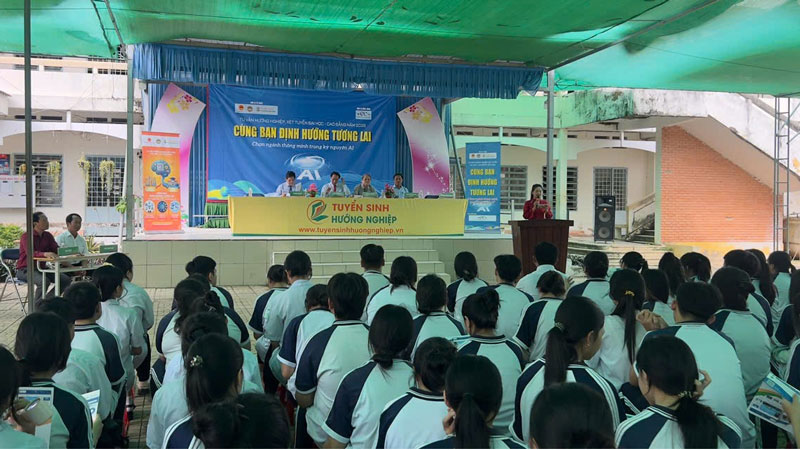 Chương trình Tư vấn hướng nghiệp, xét tuyển đại học – cao đẳng năm 2026 Cùng bạn định hướng tương đến với học sinh Cần Thơ