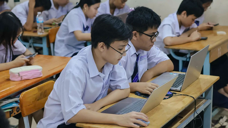 Học sinh TP.HCM làm quen thi trên máy tính, đón đầu kỳ thi đổi mới