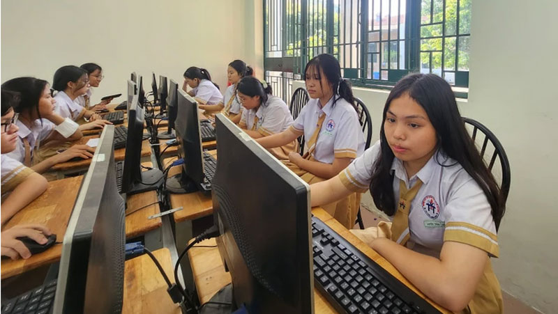 Học sinh TP.HCM làm quen thi trên máy tính, đón đầu kỳ thi đổi mới