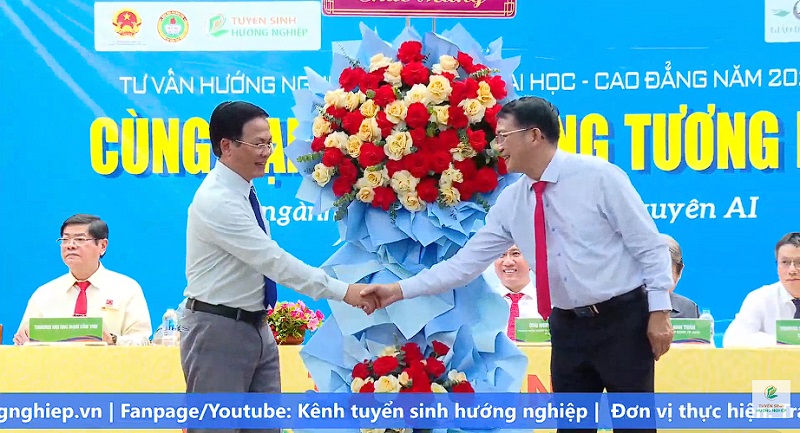 Khai m ạc chương trình Tư vấn Hướng nghiệp, Xét tuyển ĐH-CĐ năm 2026 Cùng bạn định hướng tương lai