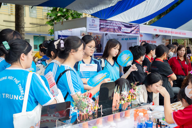 Ngày hội Tư vấn Hướng nghiệp tuyển sinh năm 2026 Cùng bạn quyết định tương lai đã sẵn sàng chờ đón thí sinh