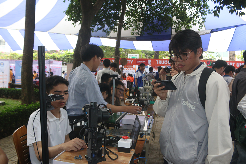 Ngày hội tư vấn hướng nghiệp tuyển sinh năm 2026: Học sinh trải nghiệm ngành nghề một cách trực quan, sinh động