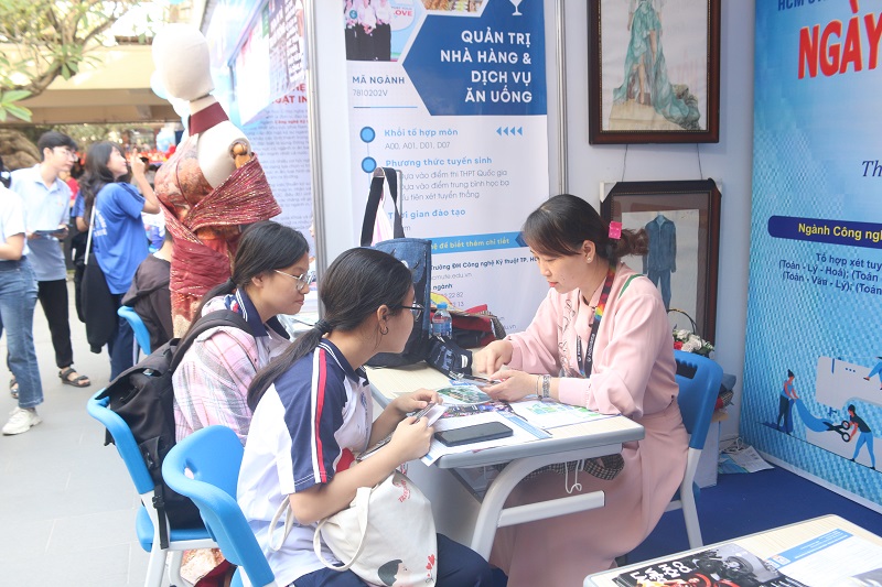 Ngày hội Cùng bạn quyết định tương lai 2026: Hỗ trợ học sinh giải quyết bài toán lựa chọn ngành nghề