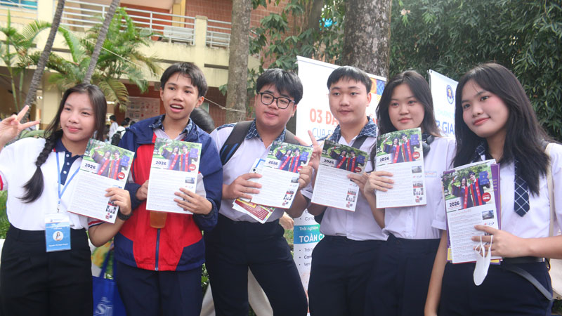 Nhiều chương trình học bổng tại Ngày hội tư vấn hướng nghiệp tuyển sinh năm 2026