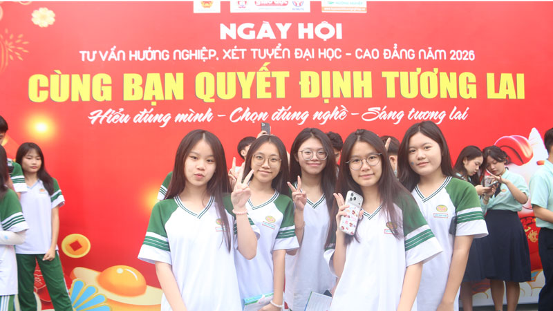 Nhiều chương trình học bổng tại Ngày hội tư vấn hướng nghiệp tuyển sinh năm 2026