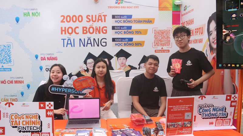 Nhiều chương trình học bổng tại Ngày hội tư vấn hướng nghiệp tuyển sinh năm 2026