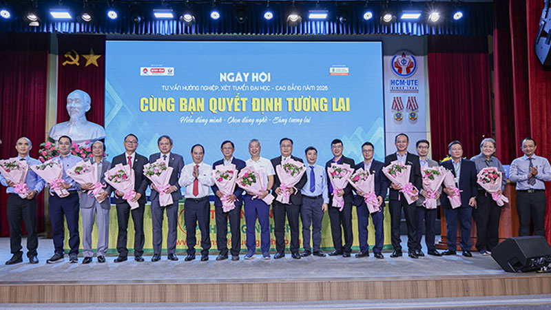 Hơn 10 ngàn học sinh được tư vấn nghề nghiệp tại Ngày hội Cùng bạn quyết định tương lai 2026