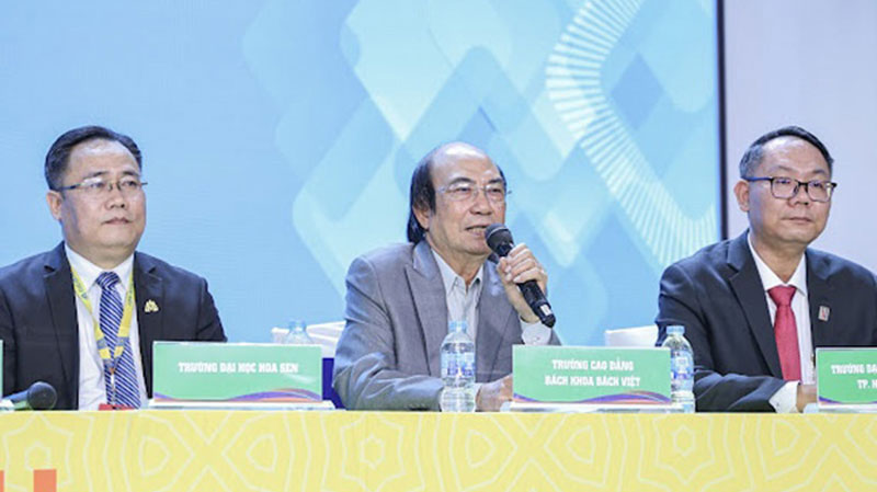 Hơn 10 ngàn học sinh được tư vấn nghề nghiệp tại Ngày hội Cùng bạn quyết định tương lai 2026