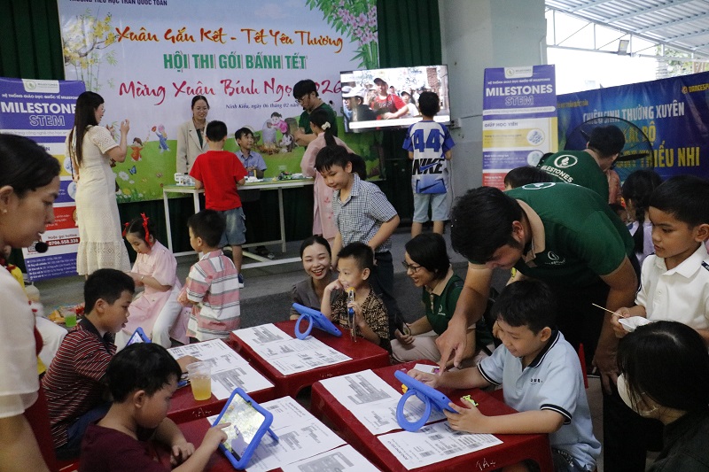 Giáo dục toàn diện học sinh thông qua lễ hội Xuân