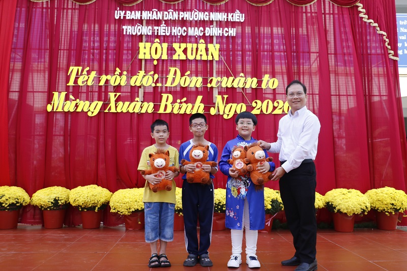 Giáo dục toàn diện học sinh thông qua lễ hội Xuân