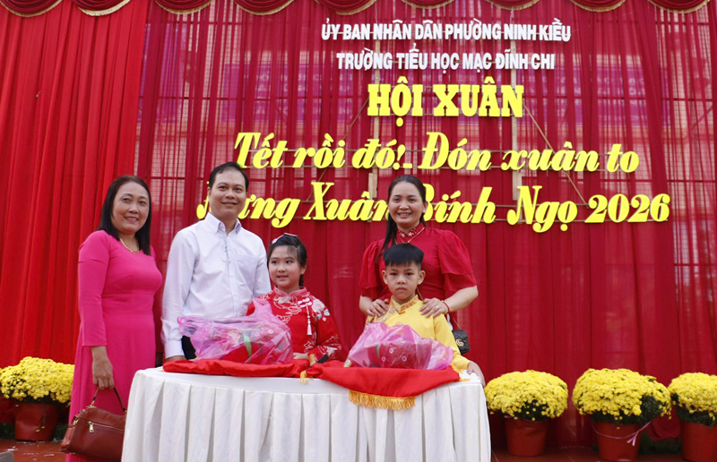 Giáo dục toàn diện học sinh thông qua lễ hội Xuân