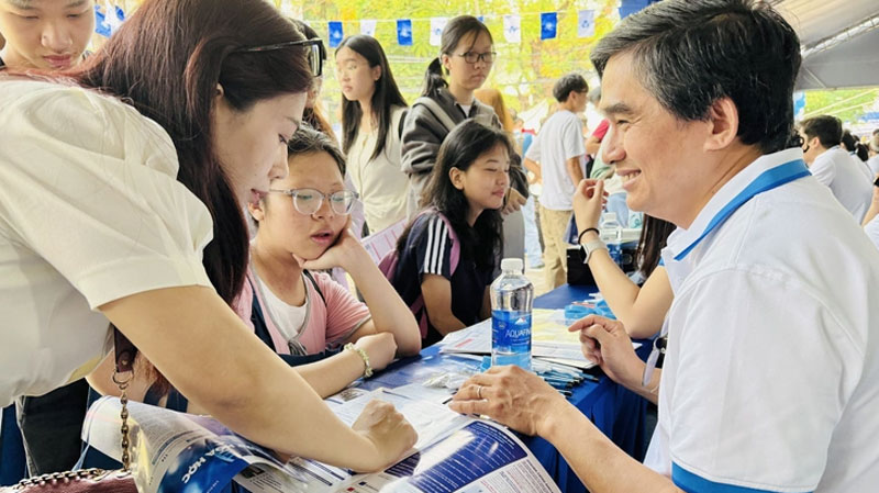 Hàng chục trường đại học quy đổi điểm IELTS, mỗi trường một kiểu