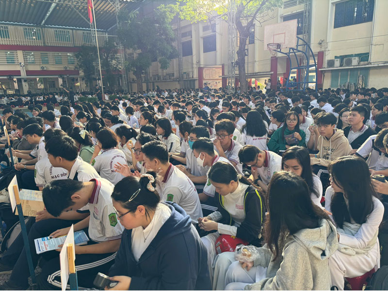 Chương trình Cùng bạn định hướng tương lai năm 2026 tại trường THPT Mạc Đĩnh Chi: Gỡ rối chọn ngành, mở lối vào đại học