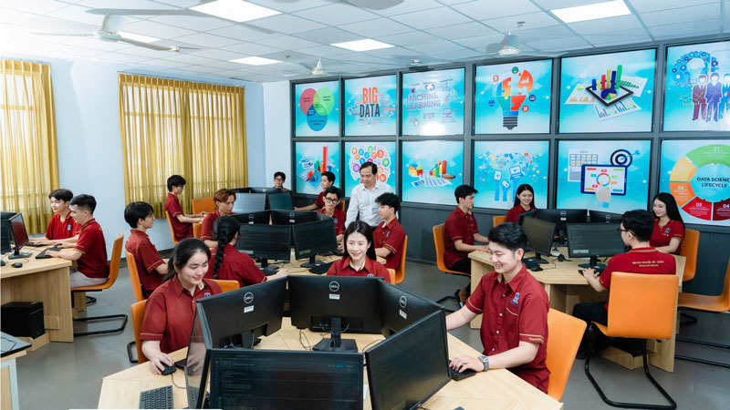 Sinh viên Trường ĐH Nguyễn Tất Thành vào chung kết Quốc gia MOSWC 2026