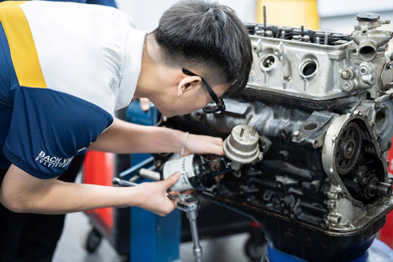 Vì sao ngày càng nhiều người trẻ chọn học nghề?