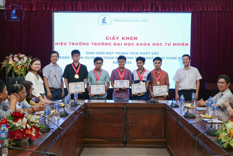 Nam sinh tốt nghiệp xuất sắc: Từ niềm yêu thích Toán học đến học bổng tiến sĩ toàn phần tại NUS