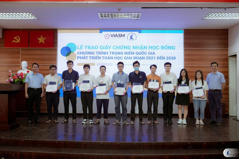 Nam sinh tốt nghiệp xuất sắc: Từ niềm yêu thích Toán học đến học bổng tiến sĩ toàn phần tại NUS
