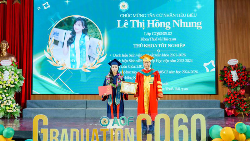 Nữ thủ khoa với GPA 3.91 chia sẻ bài học không từ bỏ chính mình