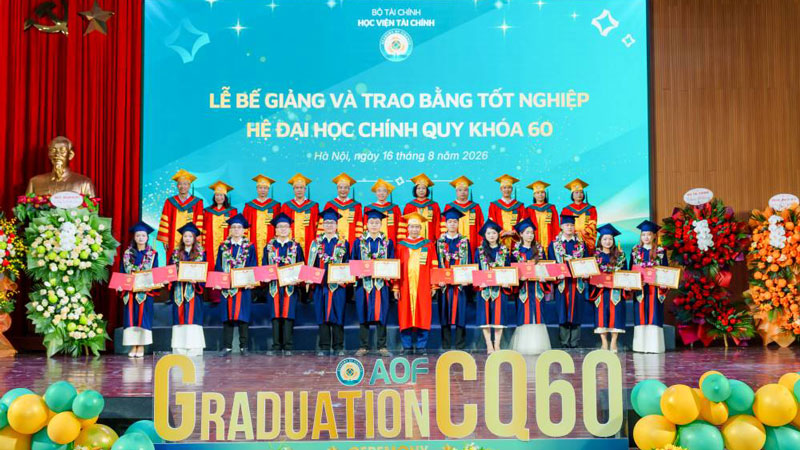 Nữ thủ khoa với GPA 3.91 chia sẻ bài học không từ bỏ chính mình