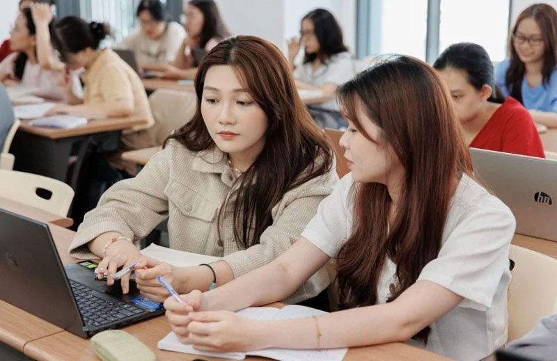 Song ngành, song chương trình đào tạo hay song ngành tích hợp của ĐH Kinh Tế TP.HCM: Lựa chọn nào giúp sinh viên gia tăng lợi thế cạnh tranh?