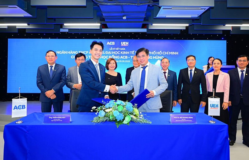 Đại học Kinh tế TPHCM đồng hành cùng ACB qua Quỹ Học bổng ACB - Trần Mộng Hùng