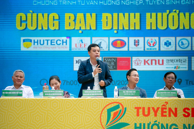 Khai mạc chương trình Cùng bạn định hướng tương lai 2026: Đồng hành cùng học sinh trước ngưỡng cửa nghề nghiệp