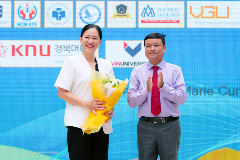 Khai mạc chương trình Cùng bạn định hướng tương lai 2026: Đồng hành cùng học sinh trước ngưỡng cửa nghề nghiệp