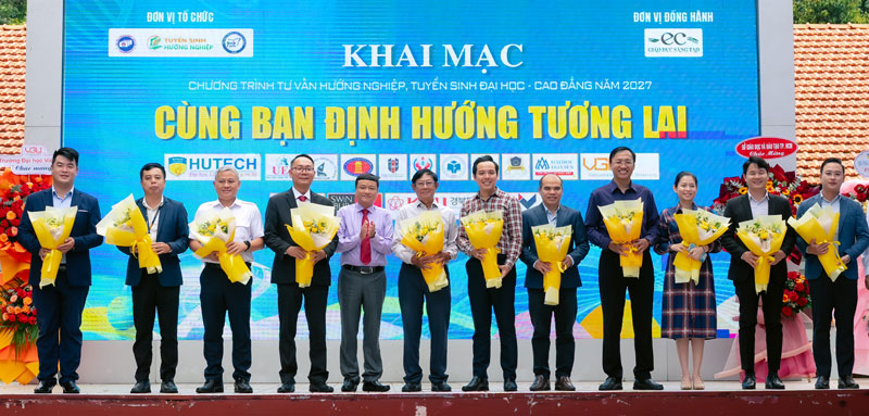 Khai mạc chương trình Cùng bạn định hướng tương lai 2026: Đồng hành cùng học sinh trước ngưỡng cửa nghề nghiệp